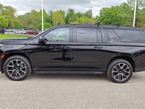 Certified 2023 Chevrolet Suburban RST w/ Sport Performance Package AWD/4WD image 5