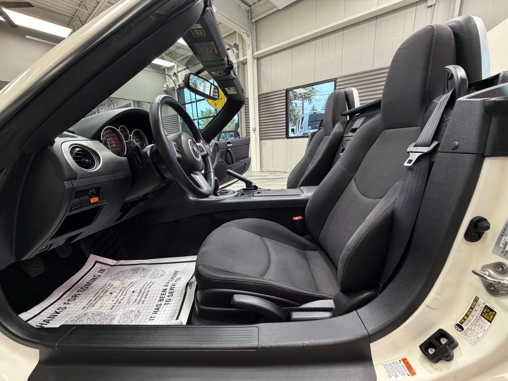 Used 2009 MAZDA MX-5 Miata Touring w/ Suspension Pkg RWD image 43