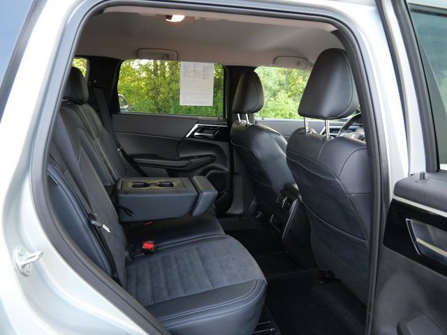 Used 2024 Mitsubishi Outlander SE AWD/4WD image 9