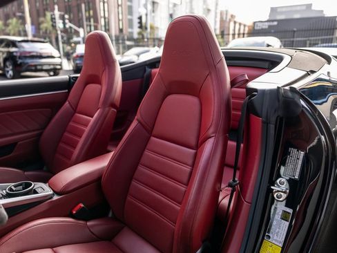 Used 2021 Porsche 911 Turbo image 5