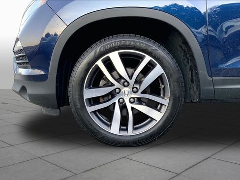 Used 2018 Honda Pilot Touring image 11