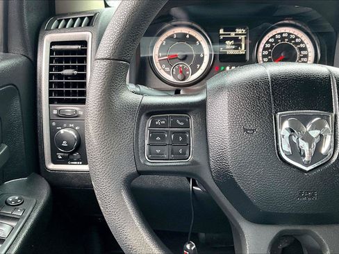 Used 2018 RAM 1500 Express w/ Black Ram 1500 Express Group AWD/4WD image 12