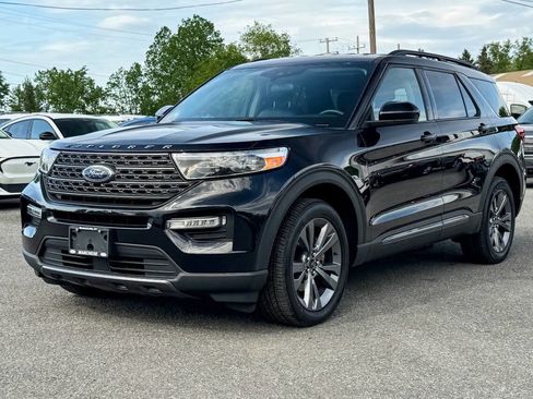 Used 2023 Ford Explorer XLT w/ Equipment Group 202A AWD/4WD image 7