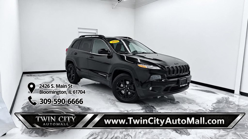 Used 2016 Jeep Cherokee Latitude w/ Cold Weather Group AWD/4WD image 1