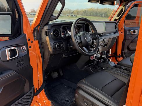 Used 2025 Jeep Wrangler Unlimited Rubicon 392 image 19