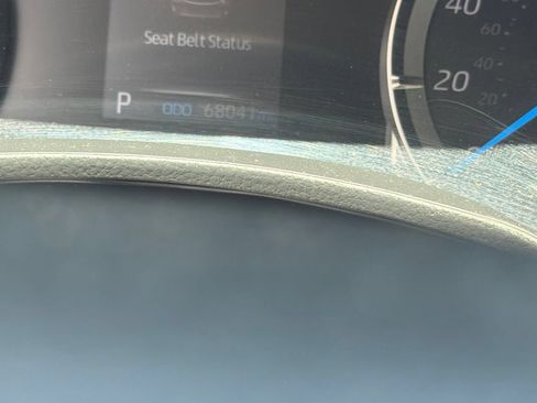 Used 2022 Toyota Highlander LE FWD image 8
