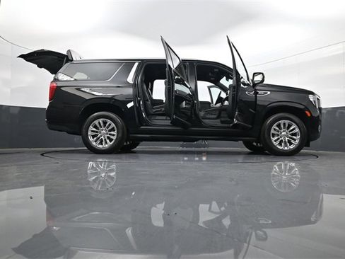 Used 2024 GMC Yukon XL SLT image 34