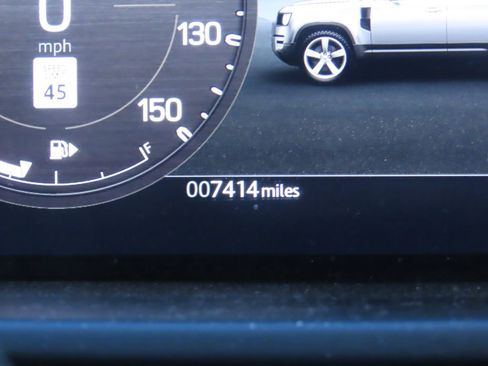 Used 2025 Land Rover Defender 110 X-Dynamic SE image 20