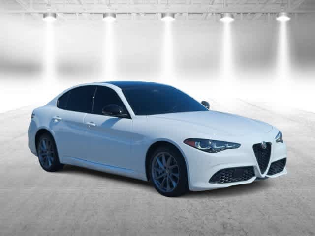 Used 2025 Alfa Romeo Giulia AWD image 2