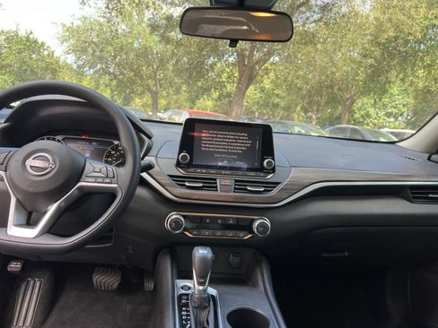 Used 2025 Nissan Altima 2.5 SV FWD image 33