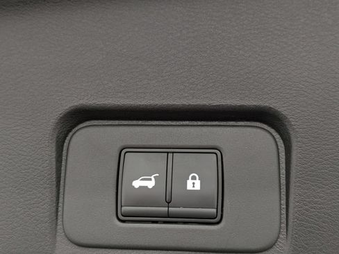 Used 2025 Nissan Rogue SV AWD/4WD image 14