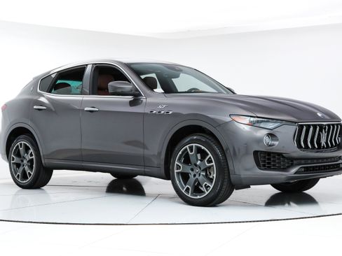 Certified 2023 Maserati Levante GT AWD/4WD image 7