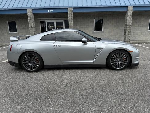 Used 2016 Nissan GT-R Premium AWD/4WD image 9