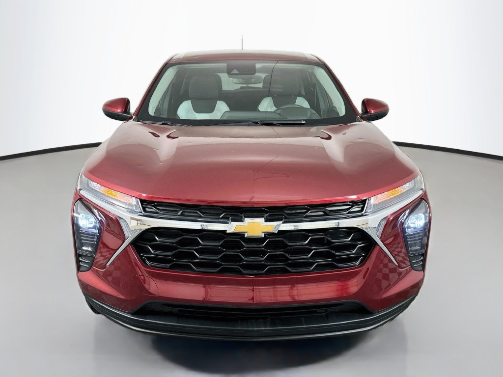 Used 2024 Chevrolet Trax LS w/ LS Convenience Package FWD image 2