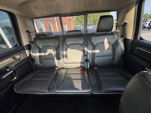 Used 2019 RAM 1500 Laramie AWD/4WD image 10