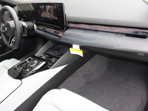 New 2026 BMW 530i w/ M Sport Package image 31