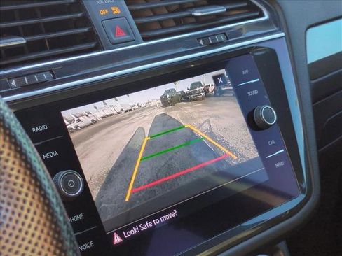 Used 2022 Volkswagen Tiguan SE R-Line image 13