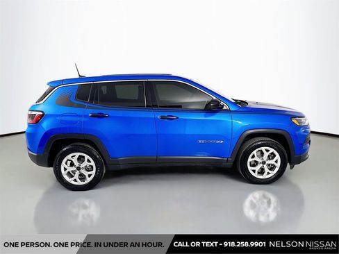 Used 2025 Jeep Compass Sport w/ Mopar Graphics Package image 4