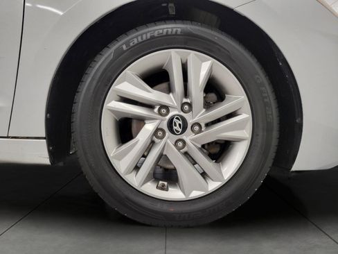 Used 2019 Hyundai Elantra SEL w/ Cargo Package FWD image 3