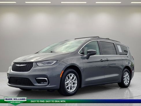 Used 2022 Chrysler Pacifica Touring-L FWD image 8