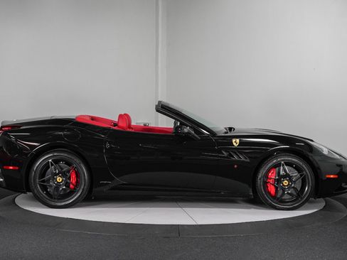 Used 2010 Ferrari California RWD image 11