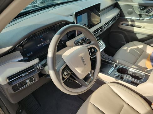Certified 2023 Lincoln Corsair FWD image 14