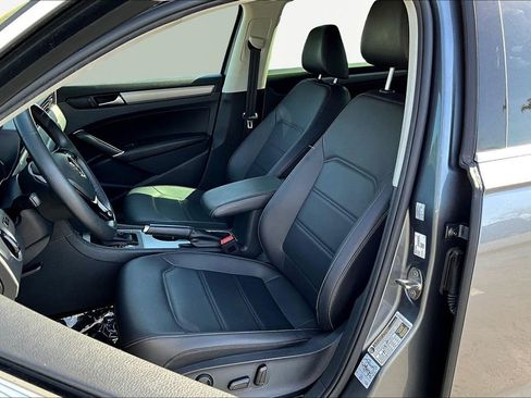 Used 2022 Volkswagen Passat 2.0T SE image 21