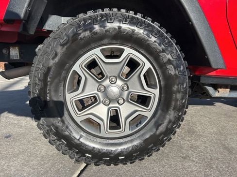 Used 2018 Jeep Wrangler Rubicon w/ Connectivity Group image 25