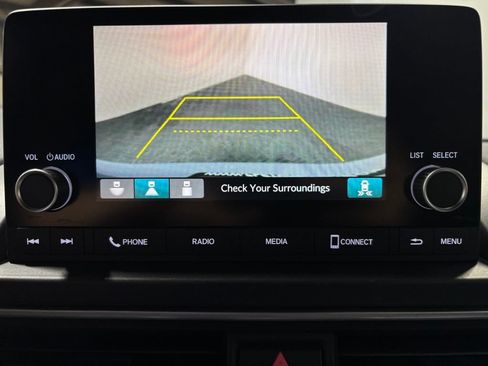 Certified 2025 Honda Pilot Sport image 12