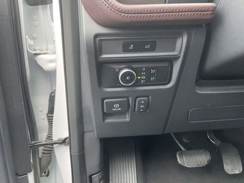 Used 2024 Ford Expedition Limited image 32