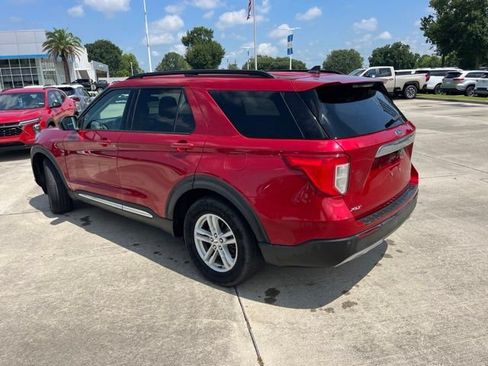 Used 2021 Ford Explorer XLT w/ Equipment Group 202A RWD image 4