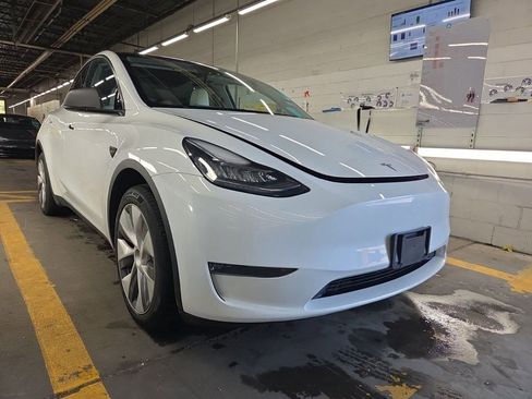 Used 2023 Tesla Model Y Long Range AWD/4WD image 3