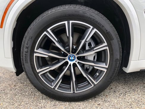 Used 2023 BMW X5 xDrive45e w/ Executive Package image 9