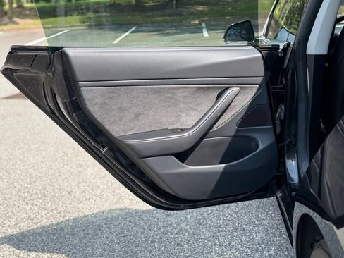 Used 2018 Tesla Model 3 Long Range RWD image 12