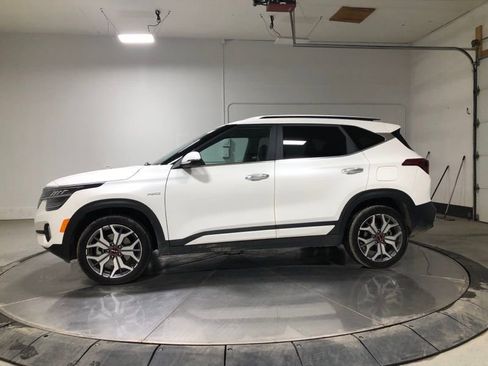 Certified 2022 Kia Seltos SX w/ Sunroof Package image 4