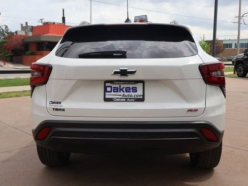 Certified 2025 Chevrolet Trax RS w/ Sunroof Package FWD image 4