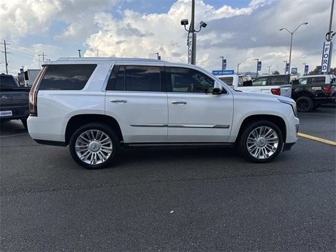 Used 2016 Cadillac Escalade Platinum image 4