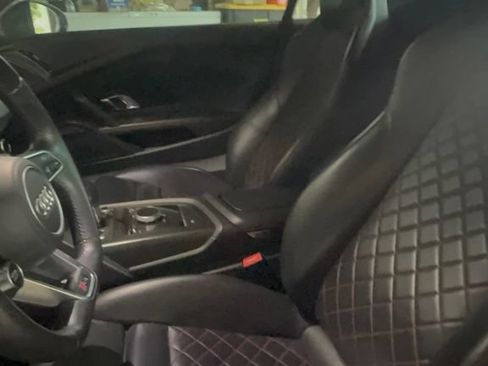 Used 2017 Audi R8 V10 w/ Carbon Exterior Package AWD/4WD image 10