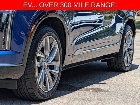Used 2026 Cadillac Vistiq Sport w/ LPO, Floor Liner Package AWD/4WD image 5