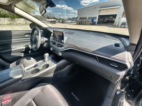 Used 2025 Nissan Altima 2.5 SV image 28