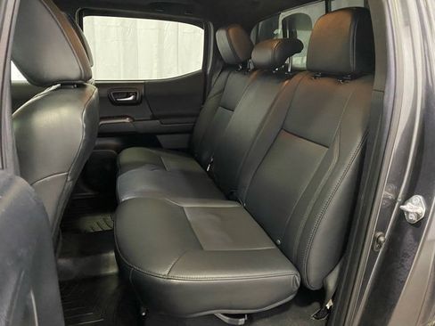 Certified 2018 Toyota Tacoma TRD Off-Road w/ TRD Premium Off Road Package image 11