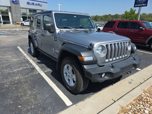 Used 2021 Jeep Wrangler Unlimited Sport AWD/4WD image 3