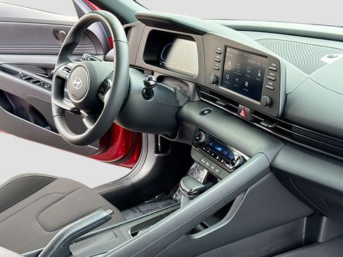 Certified 2025 Hyundai Elantra Sport FWD image 5