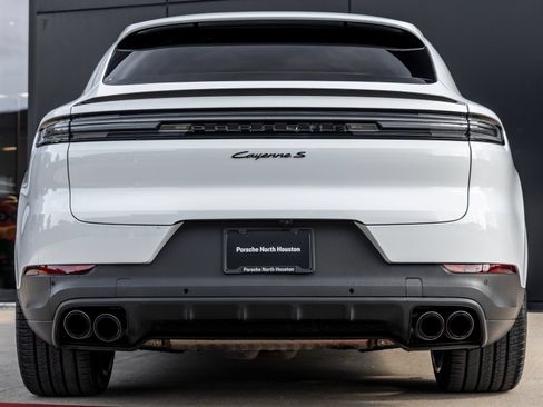 Certified 2025 Porsche Cayenne S AWD/4WD image 10