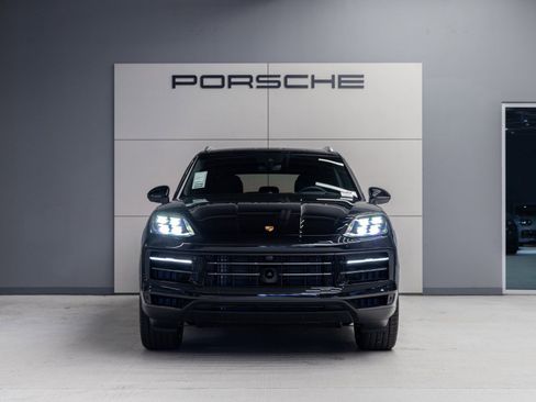 Certified 2026 Porsche Cayenne AWD/4WD image 10