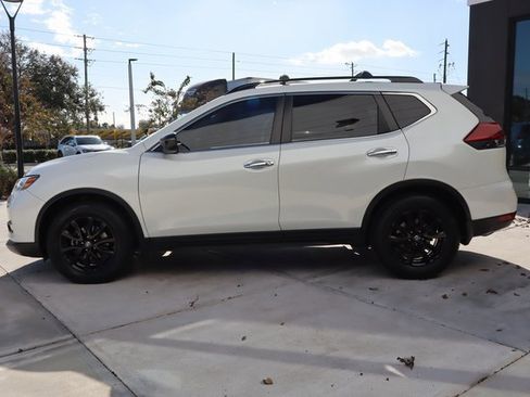 Used 2018 Nissan Rogue SV image 7