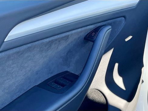 Used 2023 Tesla Model Y Long Range image 17