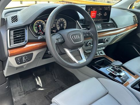 Used 2024 Audi Q5 e Premium image 18
