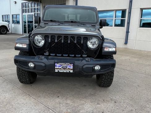 Used 2021 Jeep Gladiator Sport AWD/4WD image 2