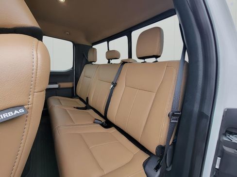 Used 2022 Ford F350 Lariat w/ Chrome Package image 26